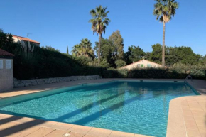 Petite maison dans résidence avec piscine